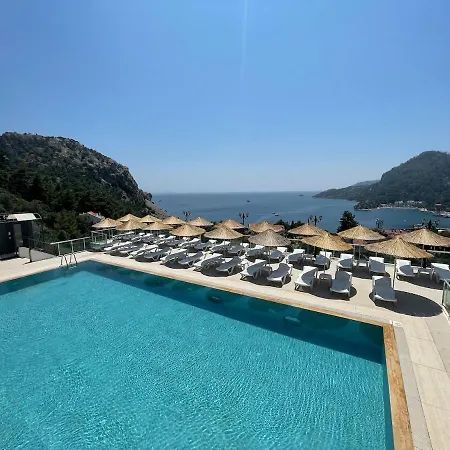 Boutique With Sea View In Crush House